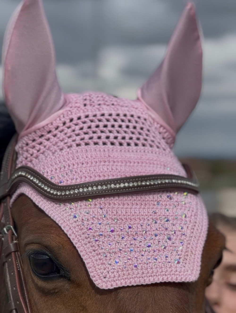 Bonnet court vinka-strass argent nacré